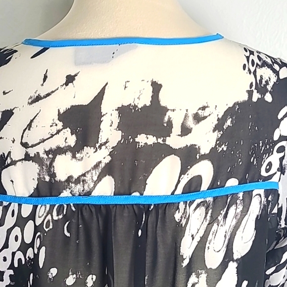a.n.a. Black & White Patterned Sheer Top with Blue Trim,Ties at Waist Size Small - Picture 7 of 9